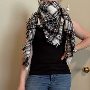 Black and White Plaid Blanket Scarf